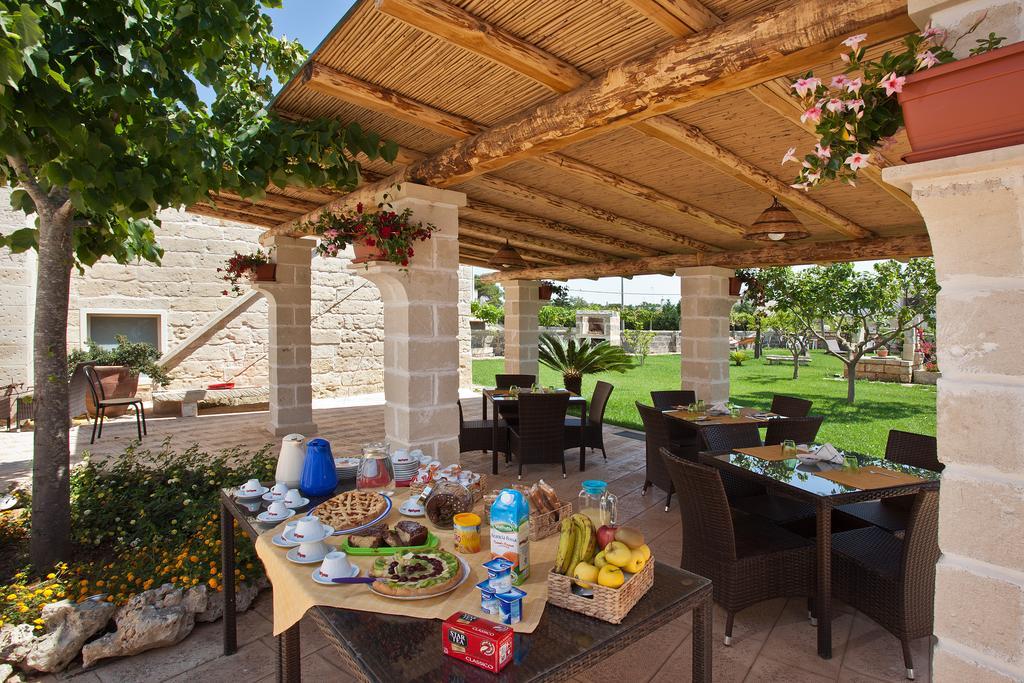 Il Giardino Del Tiglio Bed and Breakfast Uggiano La Chiesa Exteriör bild